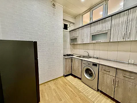 Satılır 2 otaqlı mənzil 73 m²