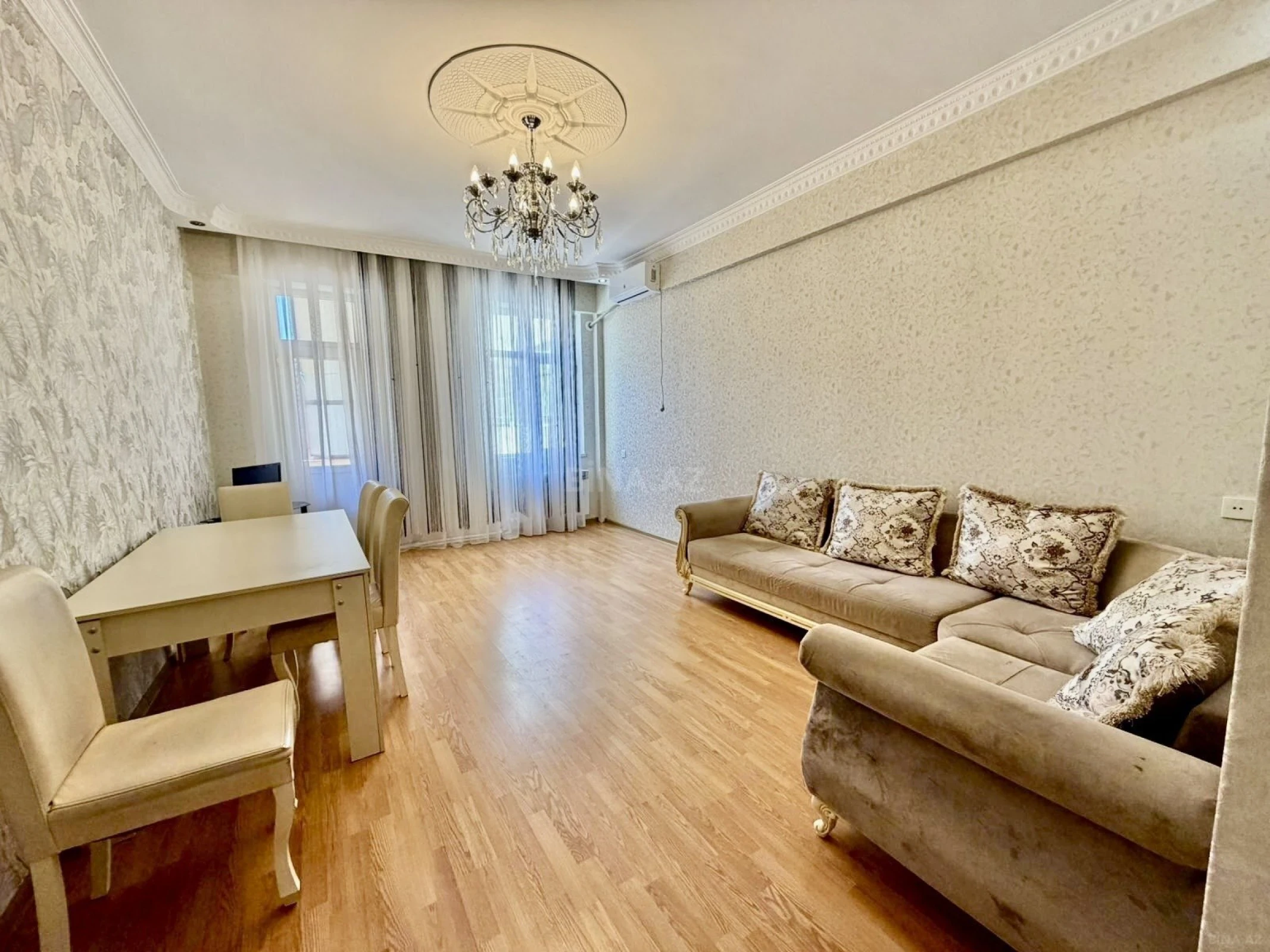 Satılır 2 otaqlı mənzil 73 m²