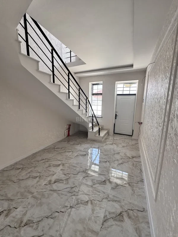 Satılır 5 otaqlı həyət evi 200 m²