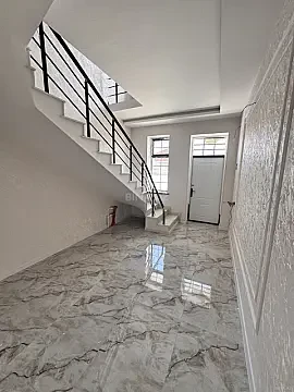 Satılır 5 otaqlı həyət evi 200 m²