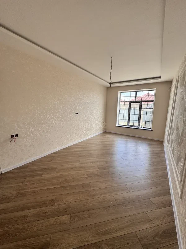 Satılır 5 otaqlı həyət evi 200 m²
