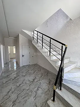 Satılır 5 otaqlı həyət evi 200 m²