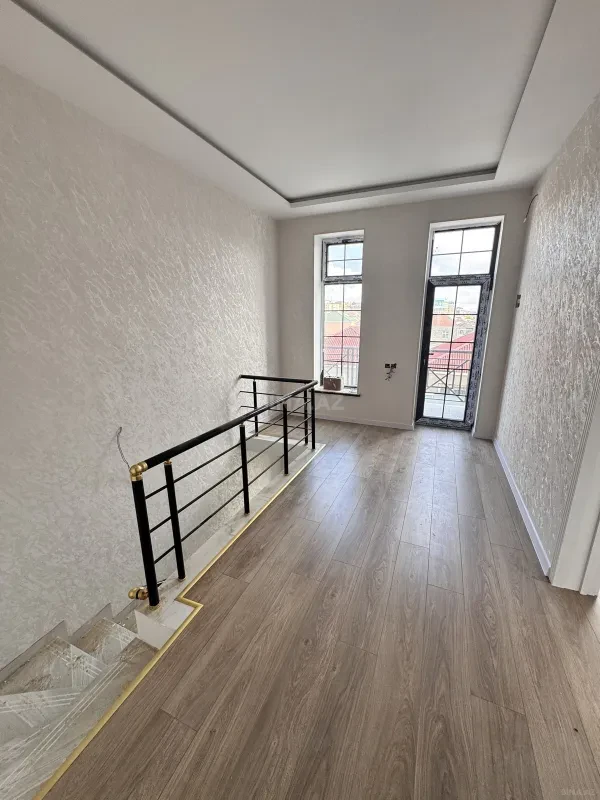 Satılır 5 otaqlı həyət evi 200 m²