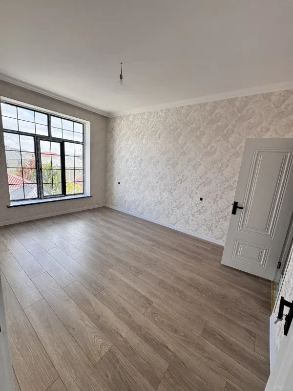 Satılır 5 otaqlı həyət evi 200 m²