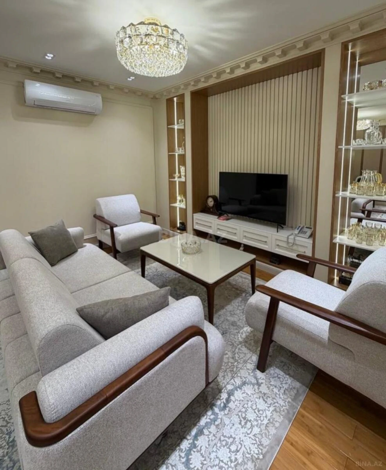 Kirayə verilir 2 otaqlı mənzil 100 m²