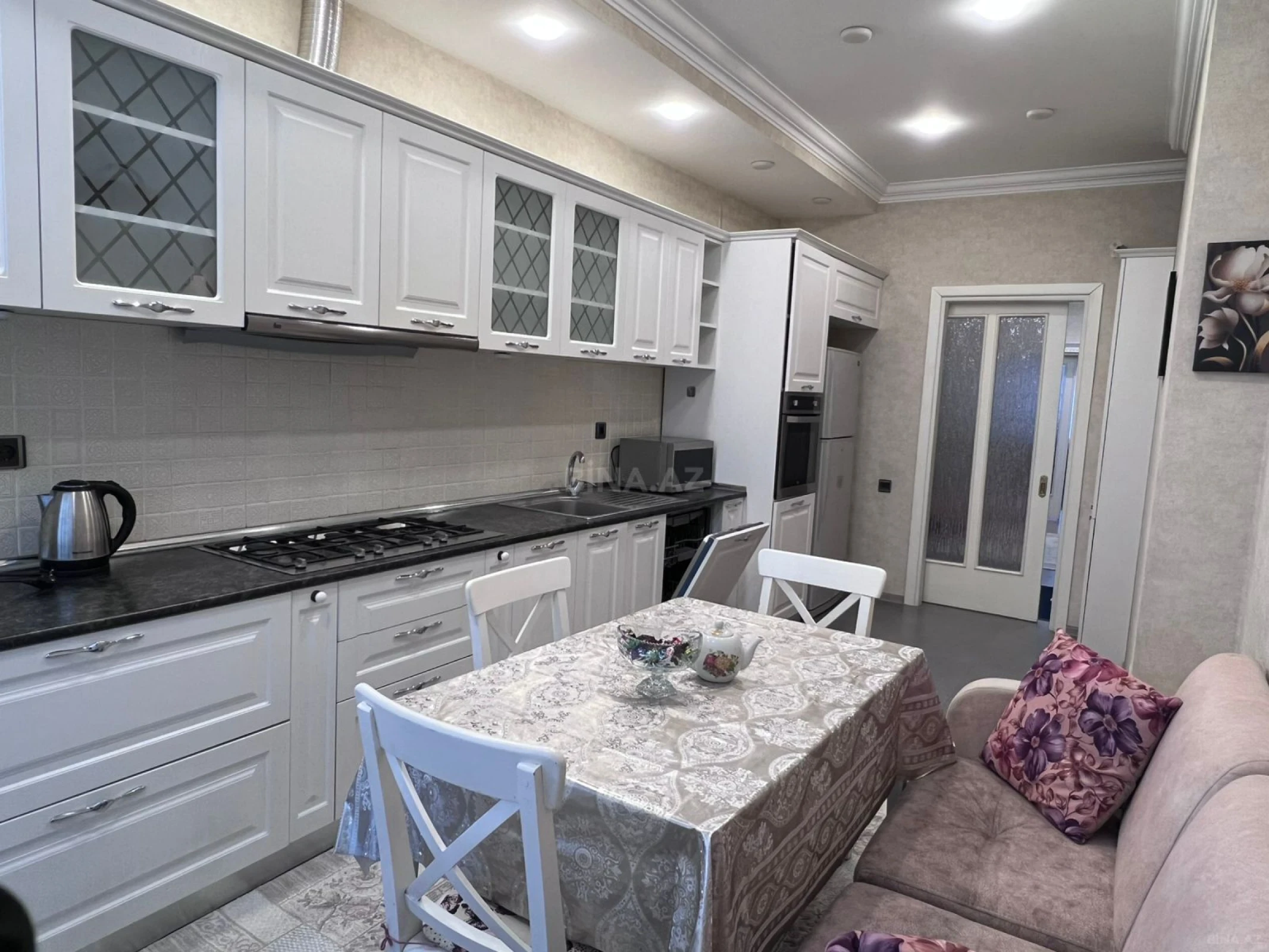 Kirayə verilir 4 otaqlı mənzil 170 m²