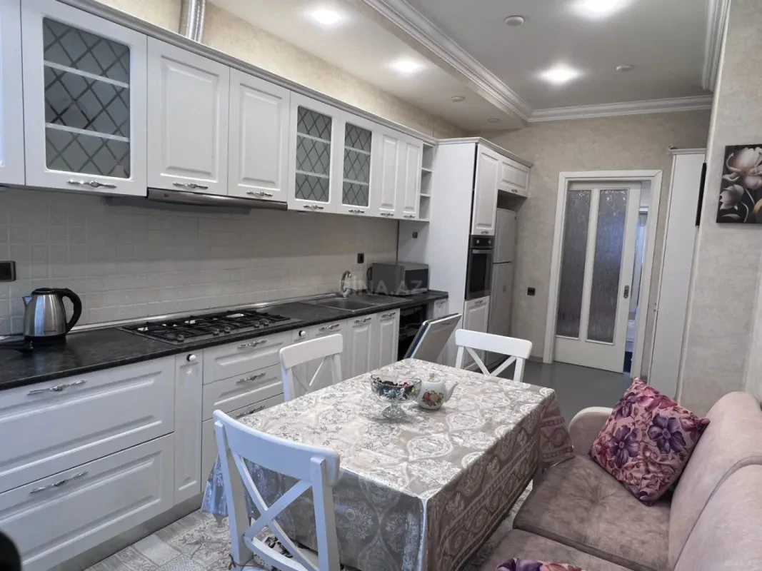 Kirayə verilir 4 otaqlı mənzil 170 m²