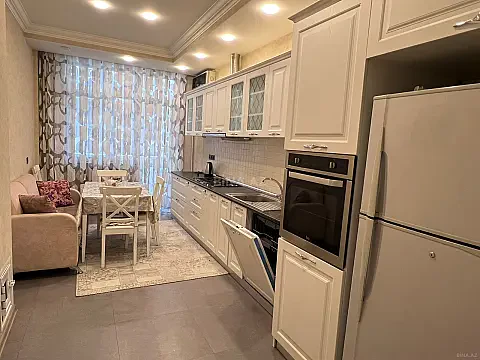 Kirayə verilir 4 otaqlı mənzil 170 m²
