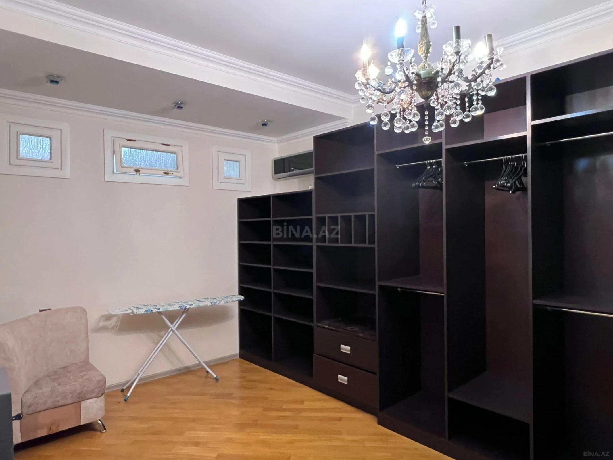 Kirayə verilir 4 otaqlı mənzil 170 m²