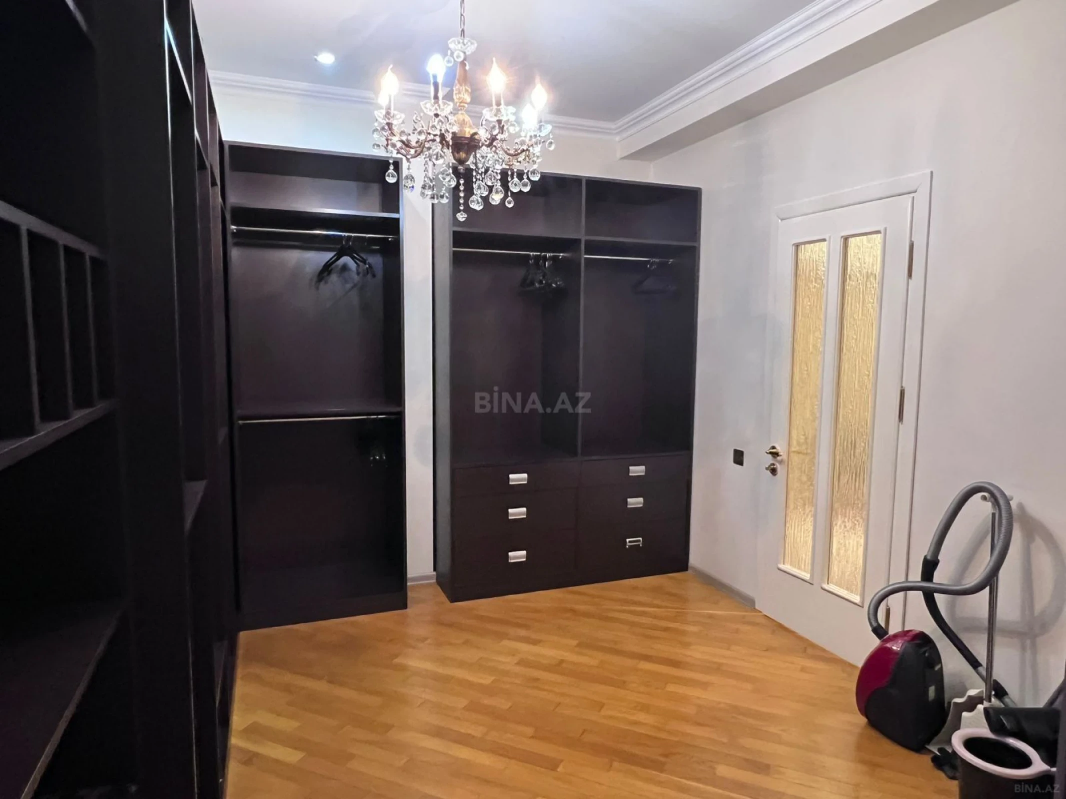 Kirayə verilir 4 otaqlı mənzil 170 m²