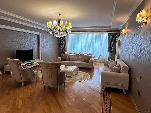 Kirayə verilir 4 otaqlı mənzil 170 m²