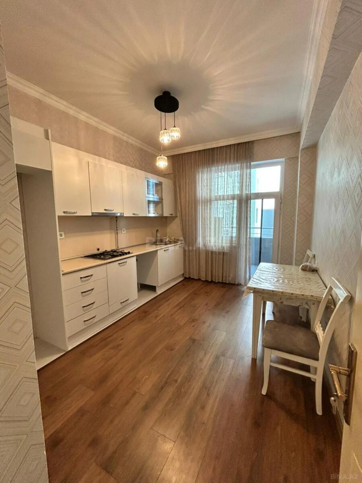Kirayə verilir 2 otaqlı mənzil 80 m²