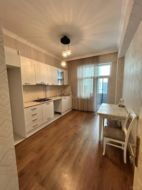 Kirayə verilir 2 otaqlı mənzil 80 m²