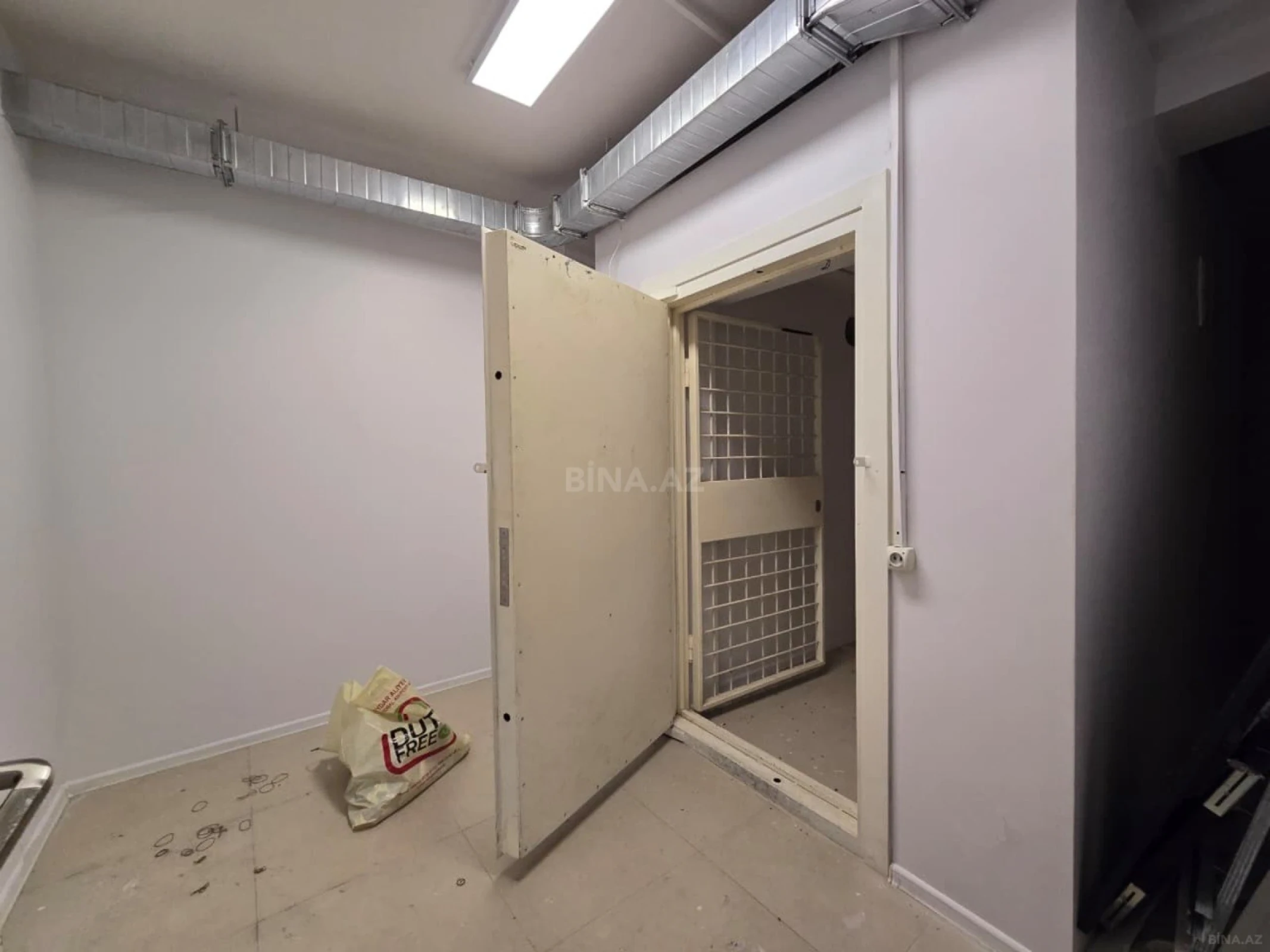 Satılır obyekt 114.2 m²