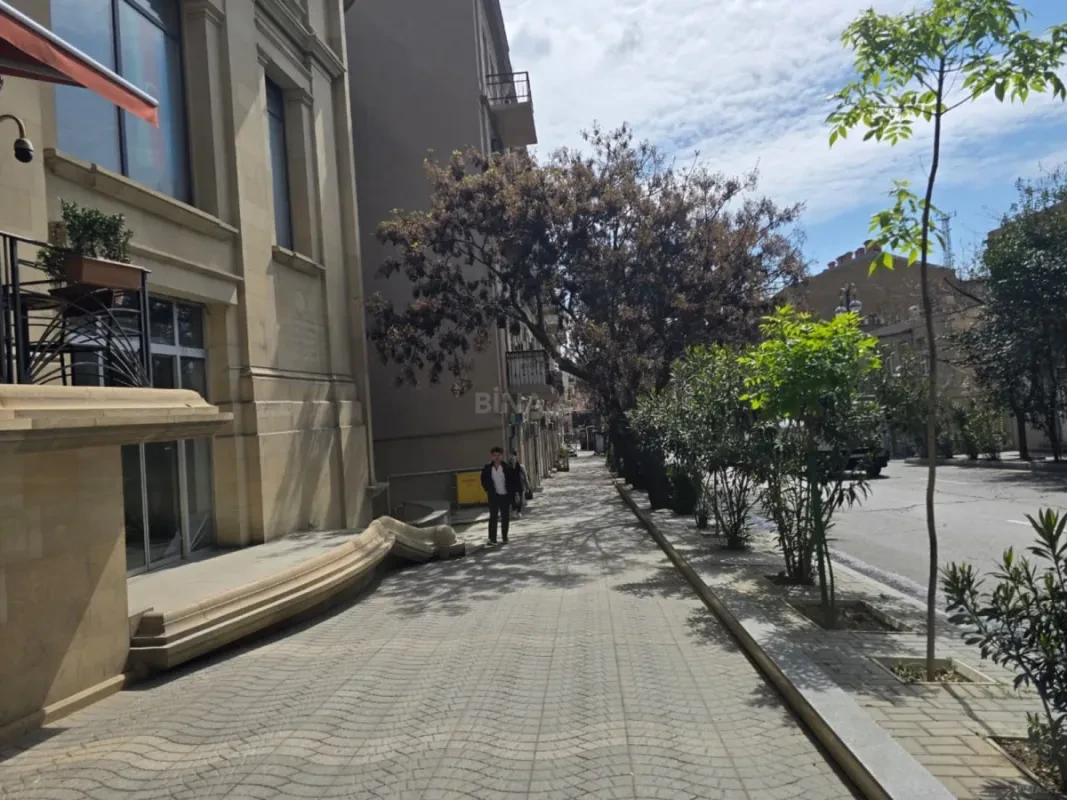 Satılır obyekt 114.2 m²