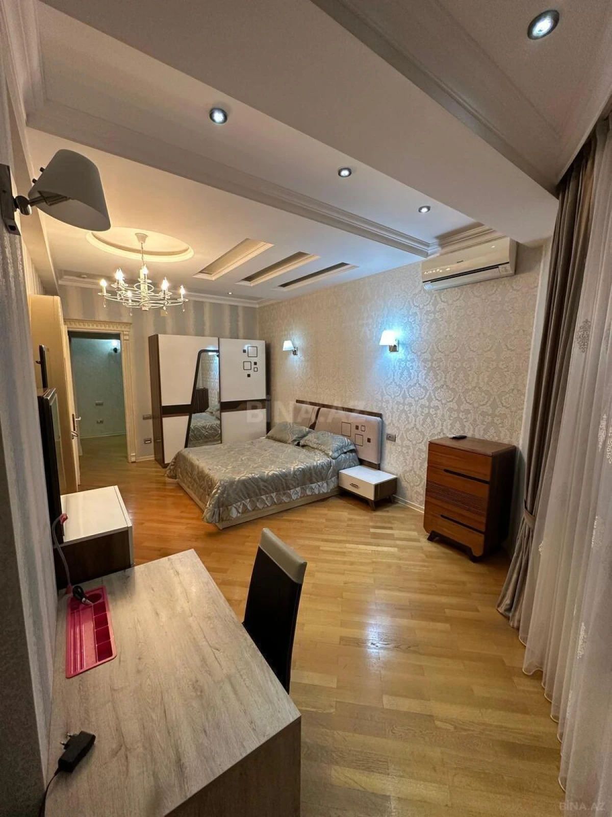 Kirayə verilir 4 otaqlı mənzil 200 m²