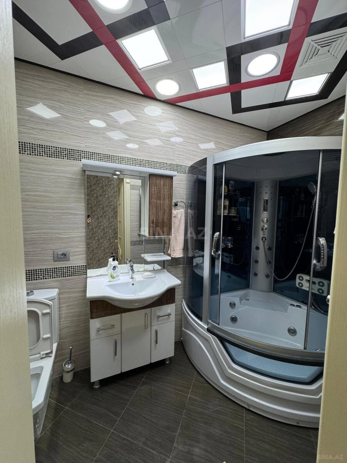 Kirayə verilir 4 otaqlı mənzil 200 m²