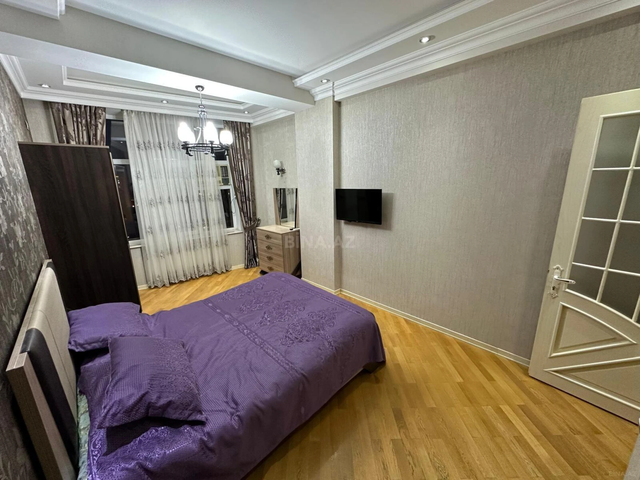 Kirayə verilir 4 otaqlı mənzil 200 m²