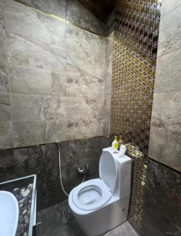 Satılır 3 otaqlı mənzil 178 m²