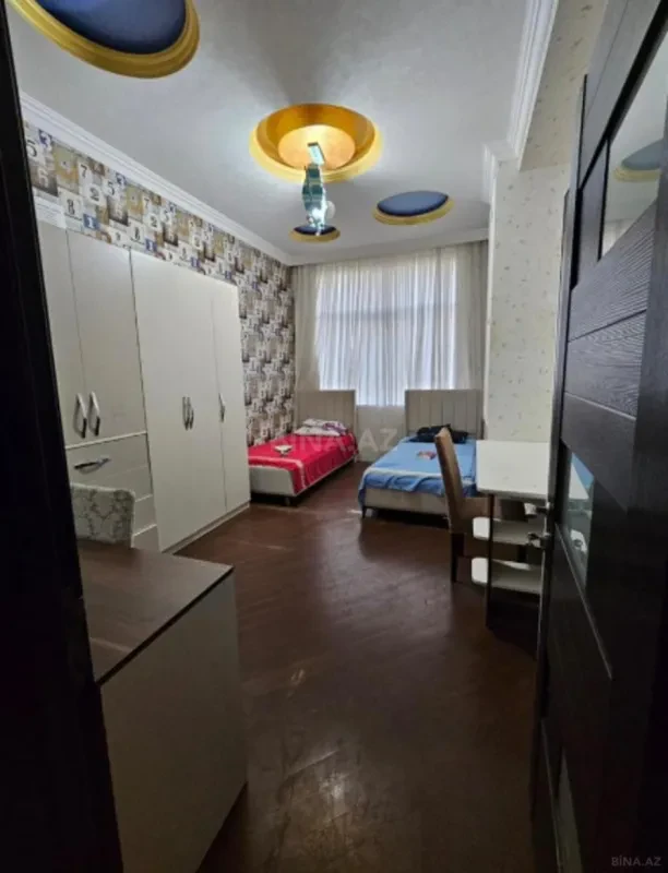 Satılır 3 otaqlı mənzil 178 m²