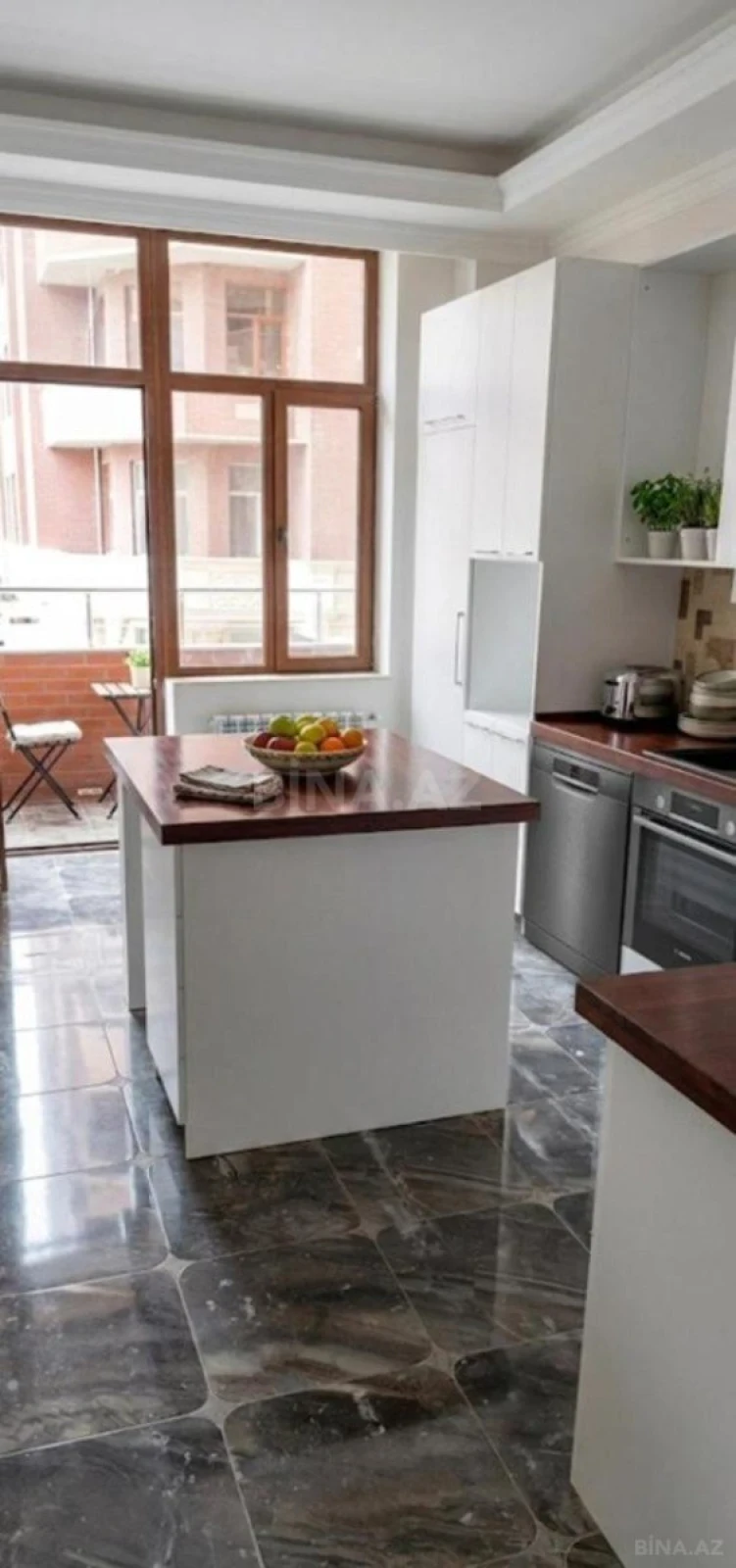 Satılır 3 otaqlı mənzil 178 m²