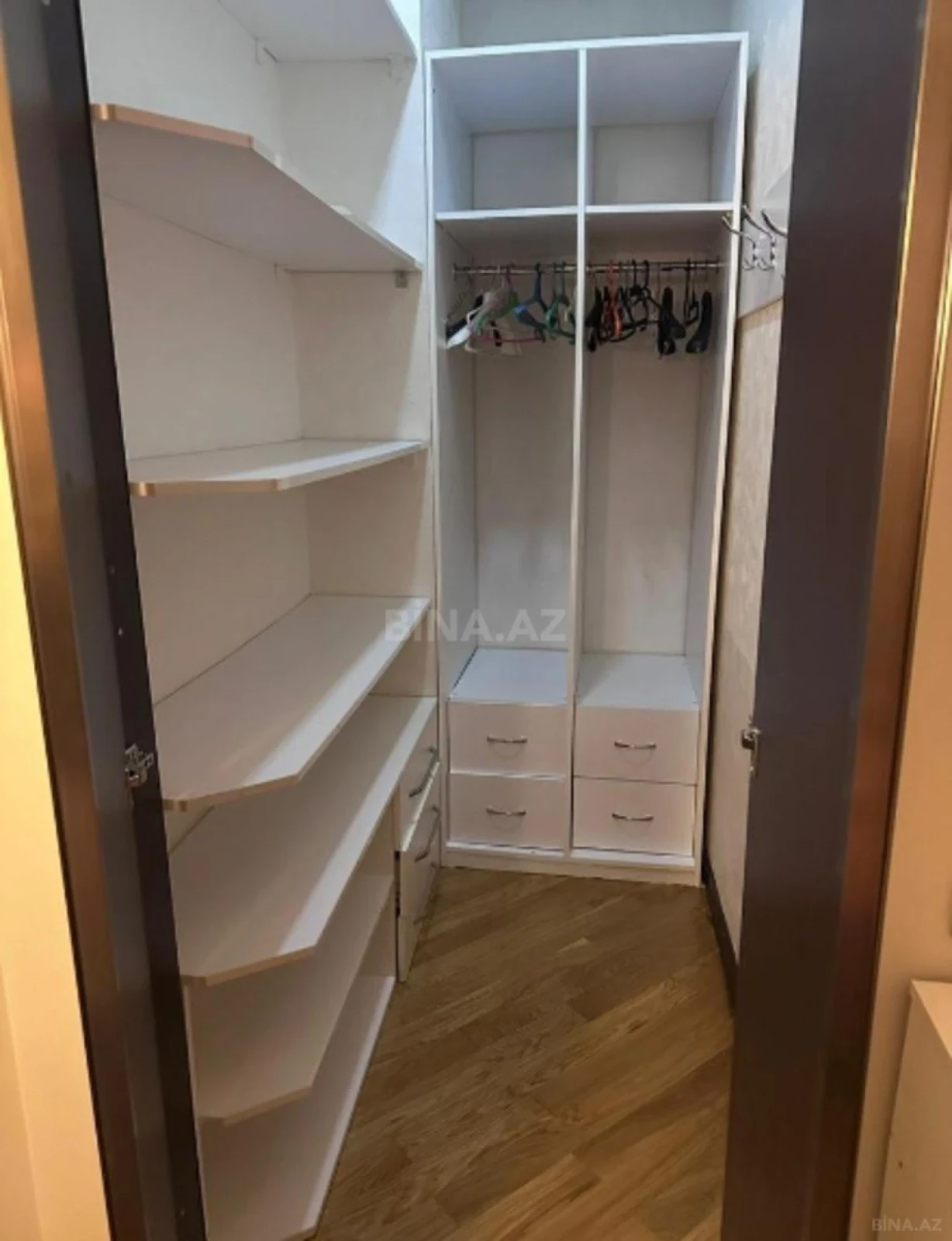 Satılır 3 otaqlı mənzil 178 m²