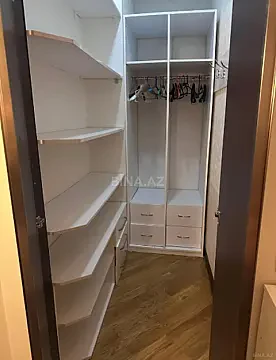 Satılır 3 otaqlı mənzil 178 m²