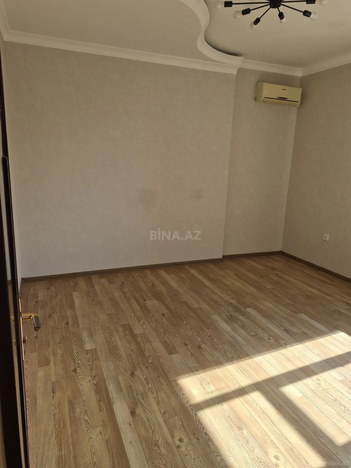 Satılır 3 otaqlı mənzil 120 m²
