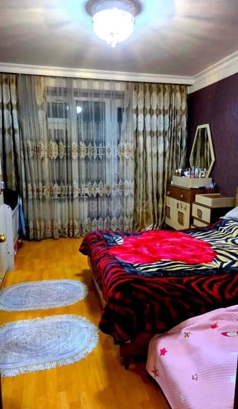 Satılır 2 otaqlı mənzil 65 m²