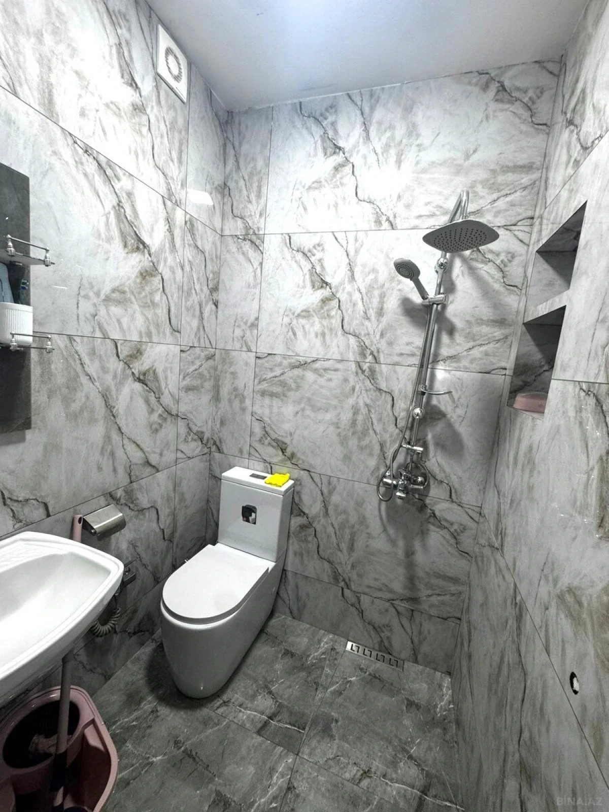 Kirayə verilir 2 otaqlı mənzil 75 m²