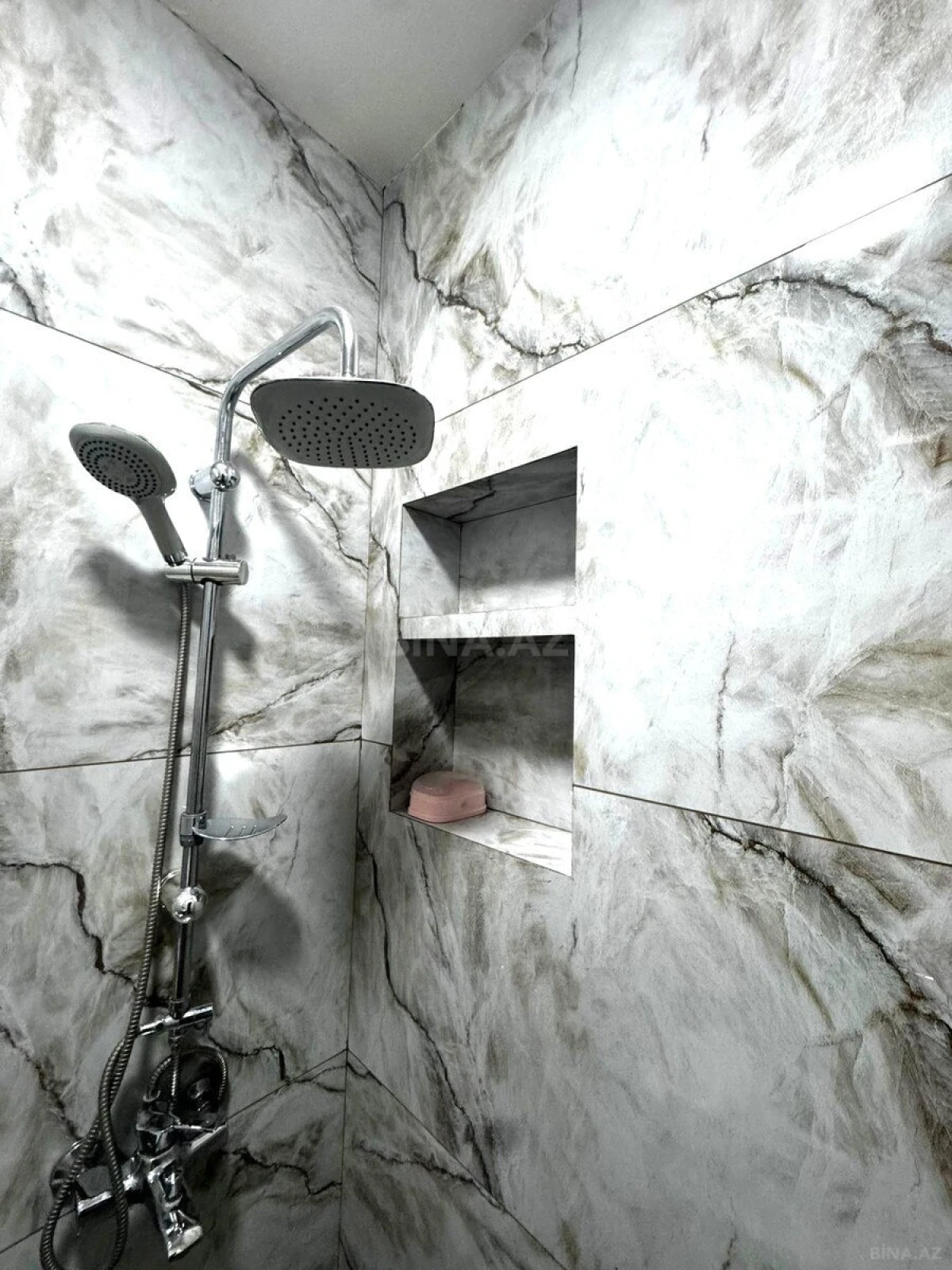 Kirayə verilir 2 otaqlı mənzil 75 m²