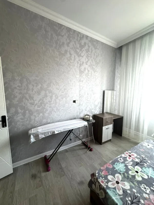 Kirayə verilir 2 otaqlı mənzil 75 m²