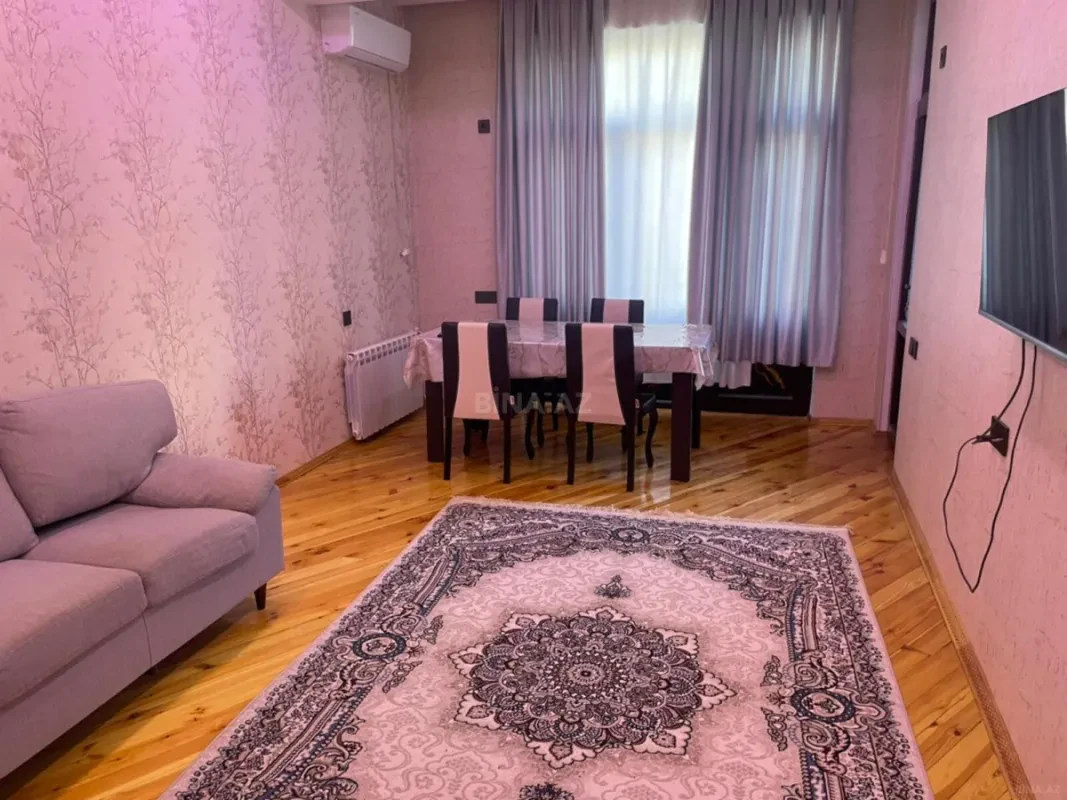 Kirayə verilir 2 otaqlı mənzil 70 m²