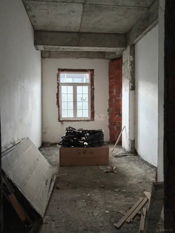 Satılır 5 otaqlı mənzil 235 m²