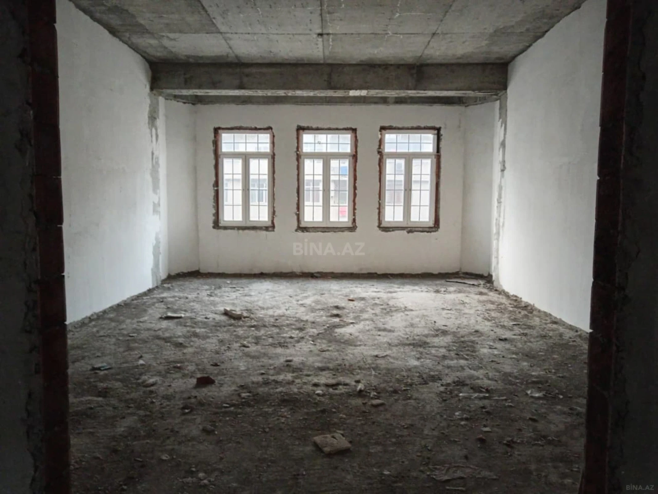 Satılır 5 otaqlı mənzil 235 m²