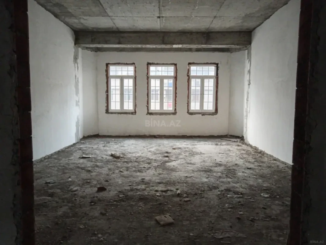 Satılır 5 otaqlı mənzil 235 m²