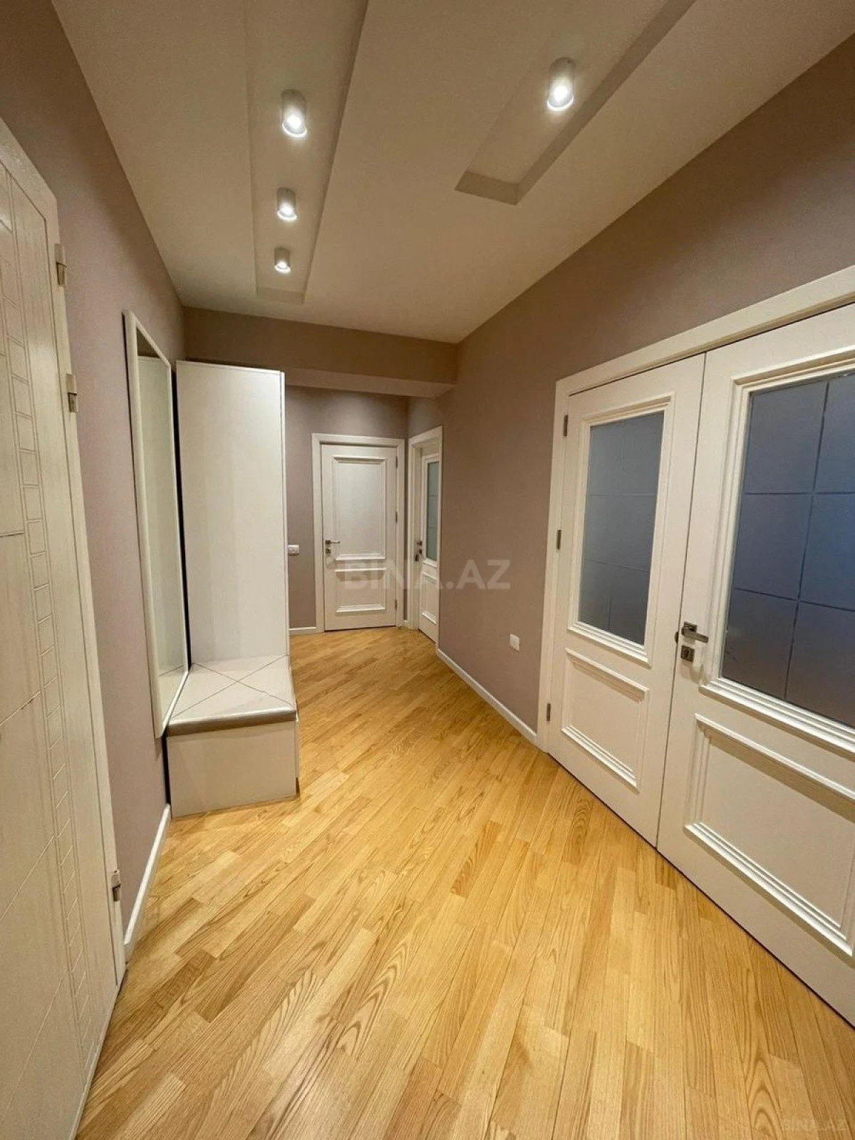 Kirayə verilir 2 otaqlı mənzil 90 m²