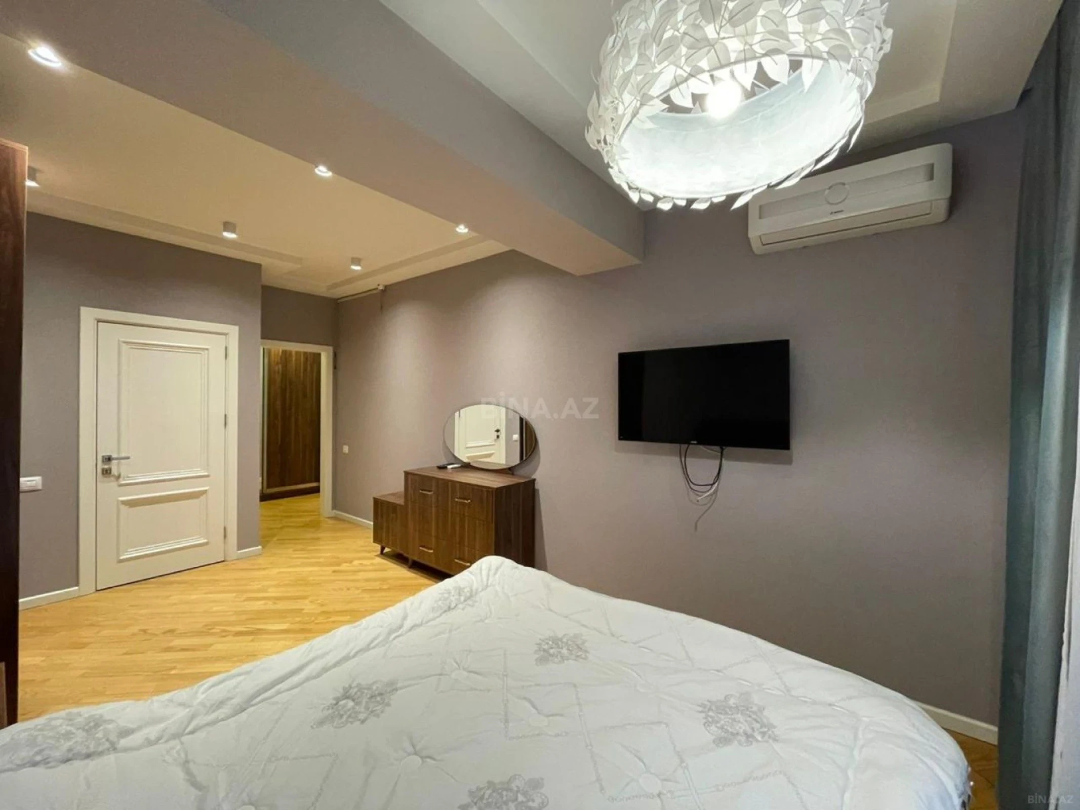 Kirayə verilir 2 otaqlı mənzil 90 m²