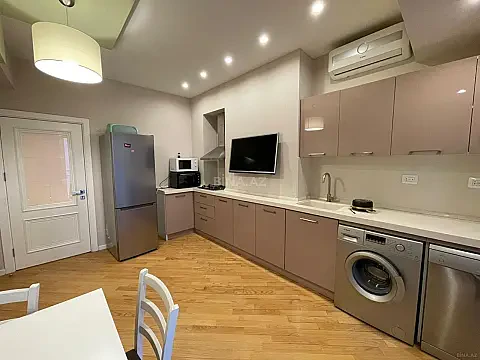 Kirayə verilir 2 otaqlı mənzil 90 m²