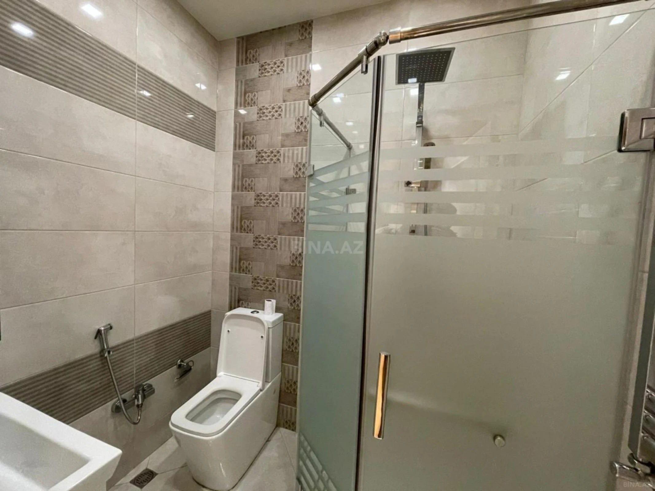 Kirayə verilir 2 otaqlı mənzil 90 m²