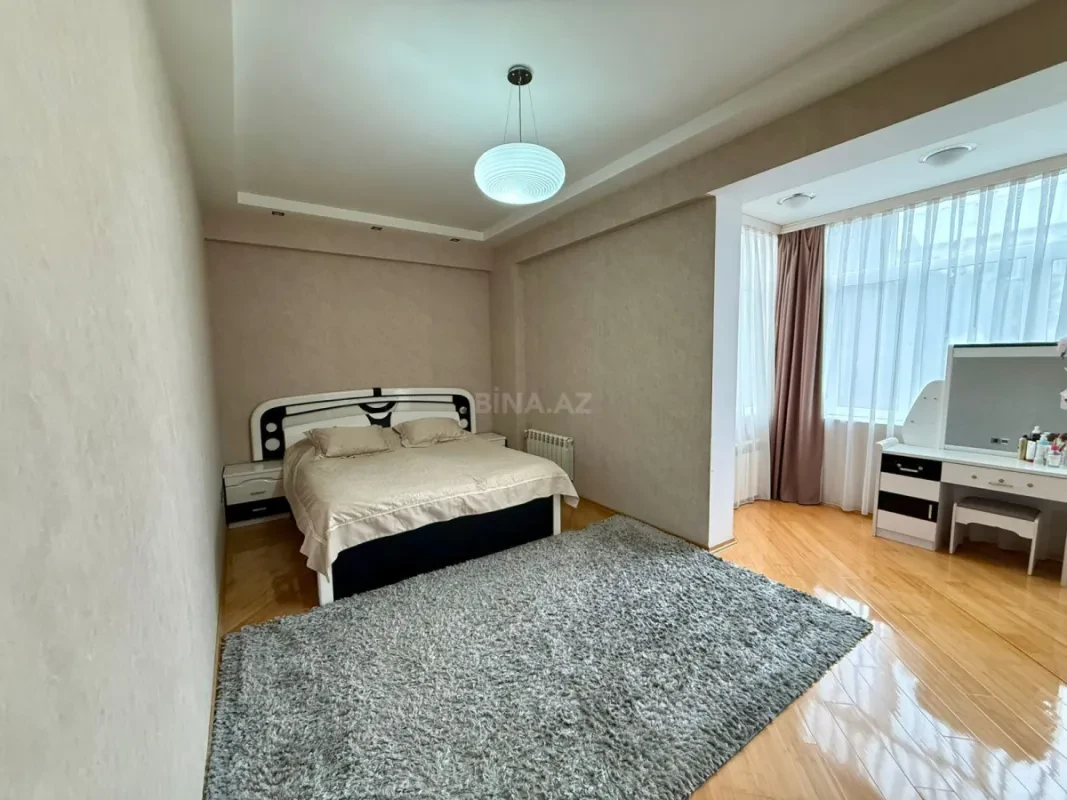 Satılır 3 otaqlı mənzil 110 m²