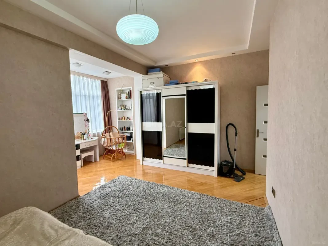 Satılır 3 otaqlı mənzil 110 m²