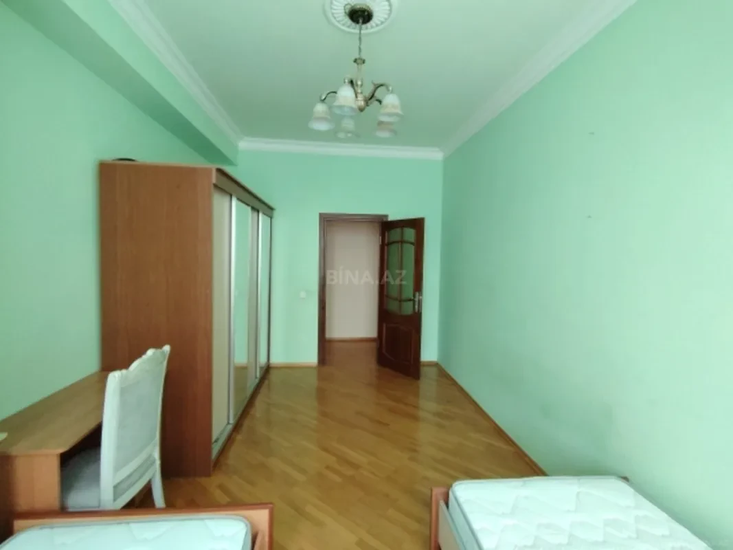 Satılır 3 otaqlı mənzil 125 m²