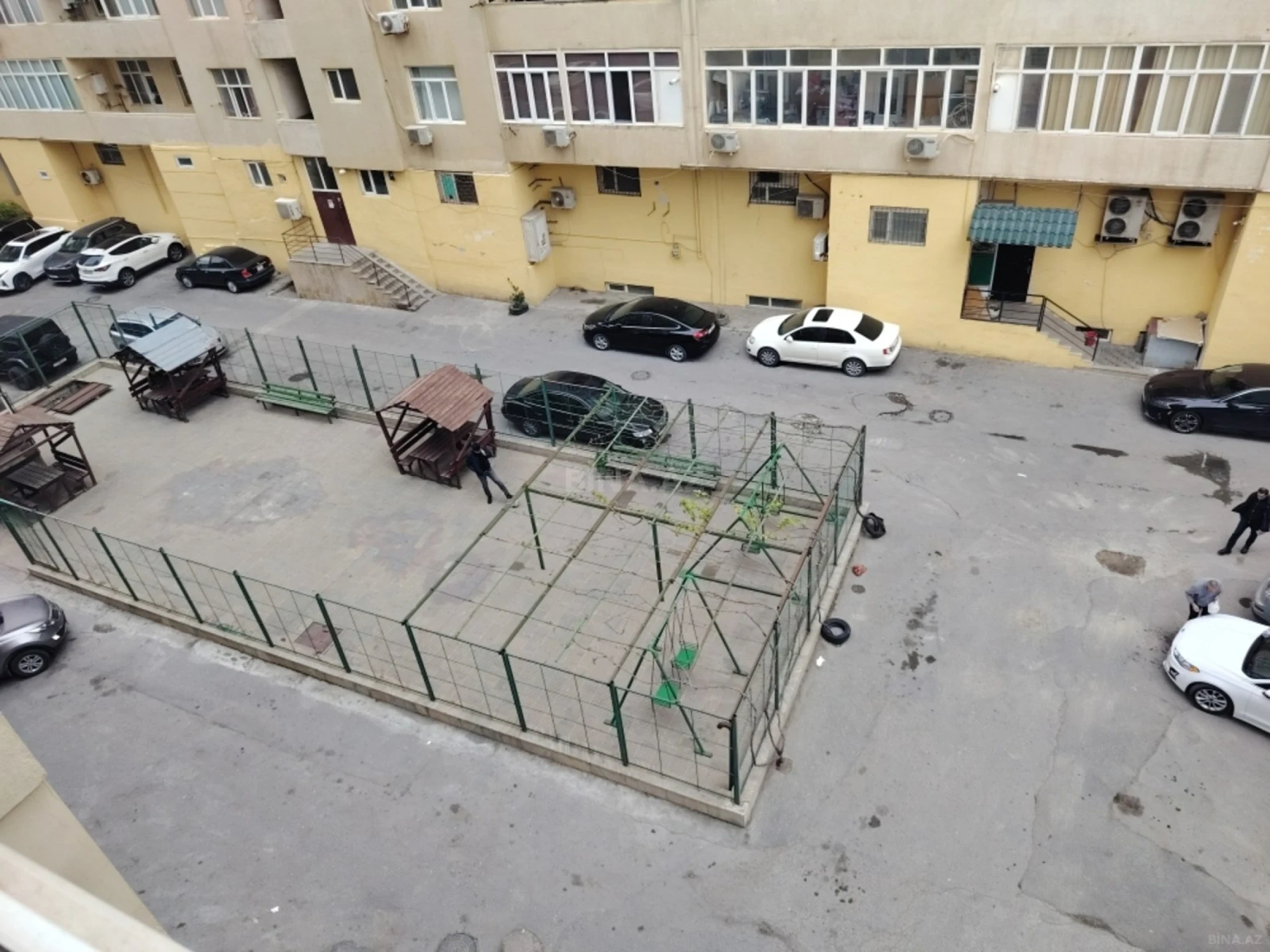 Satılır 3 otaqlı mənzil 125 m²