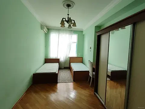 Satılır 3 otaqlı mənzil 125 m²
