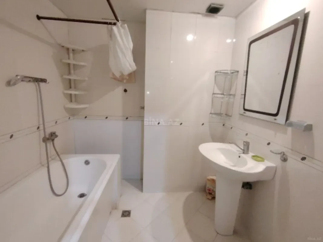 Satılır 3 otaqlı mənzil 125 m²