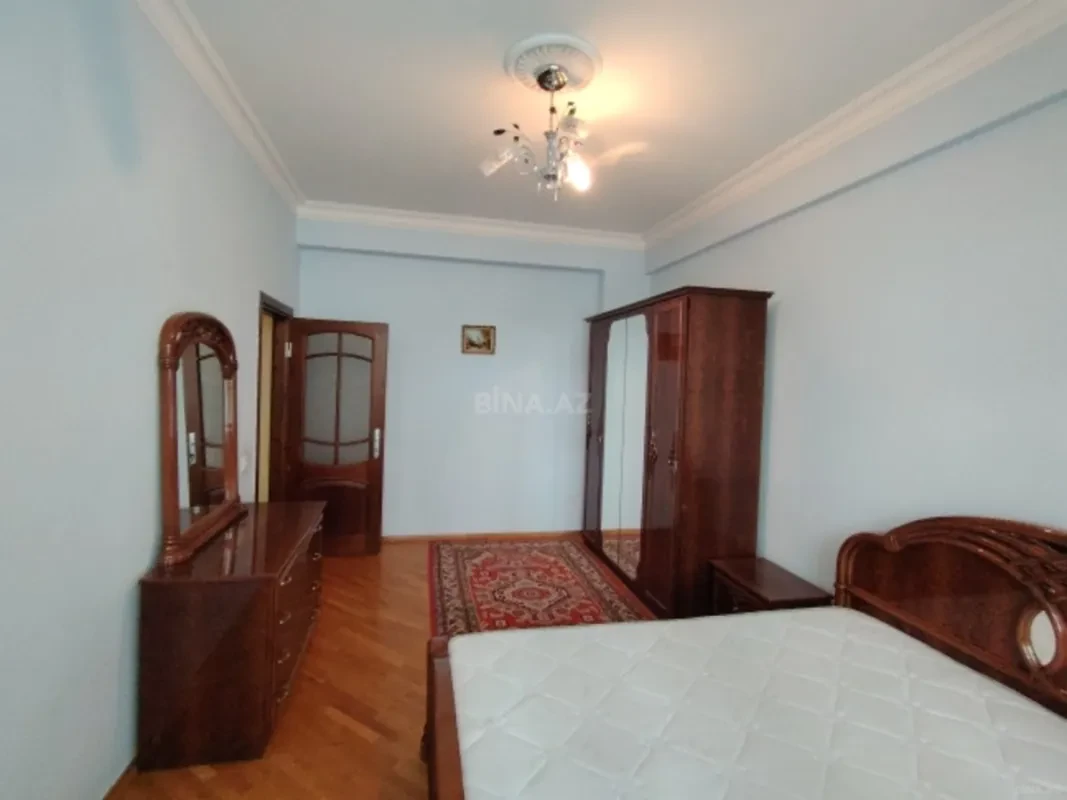 Satılır 3 otaqlı mənzil 125 m²