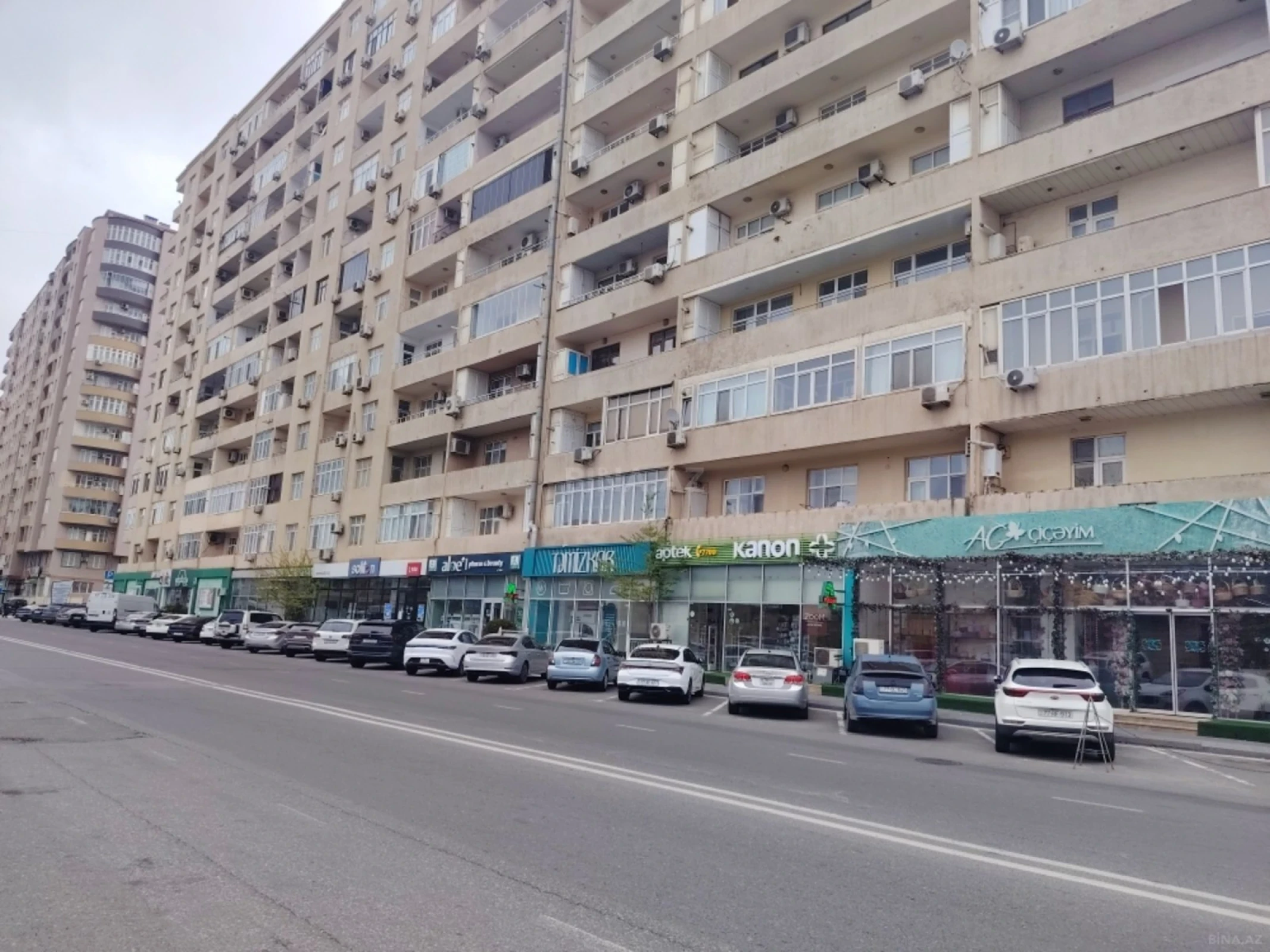 Satılır 3 otaqlı mənzil 125 m²
