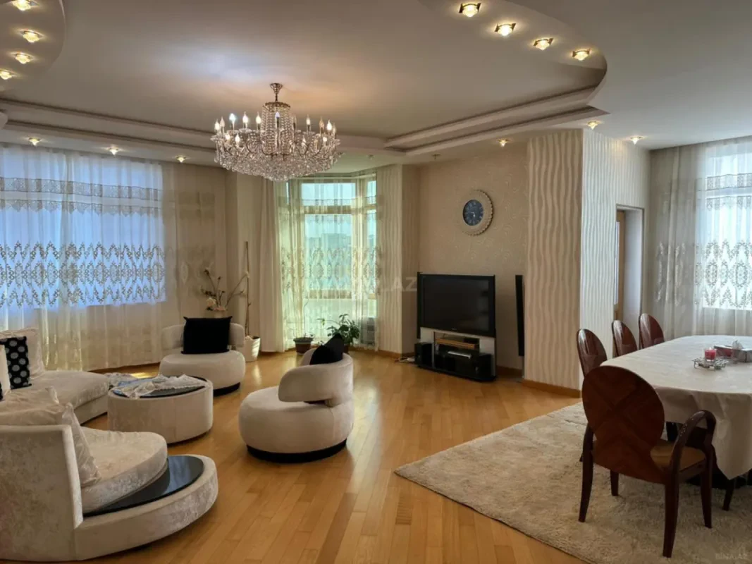 Kirayə verilir 3 otaqlı mənzil 136 m²