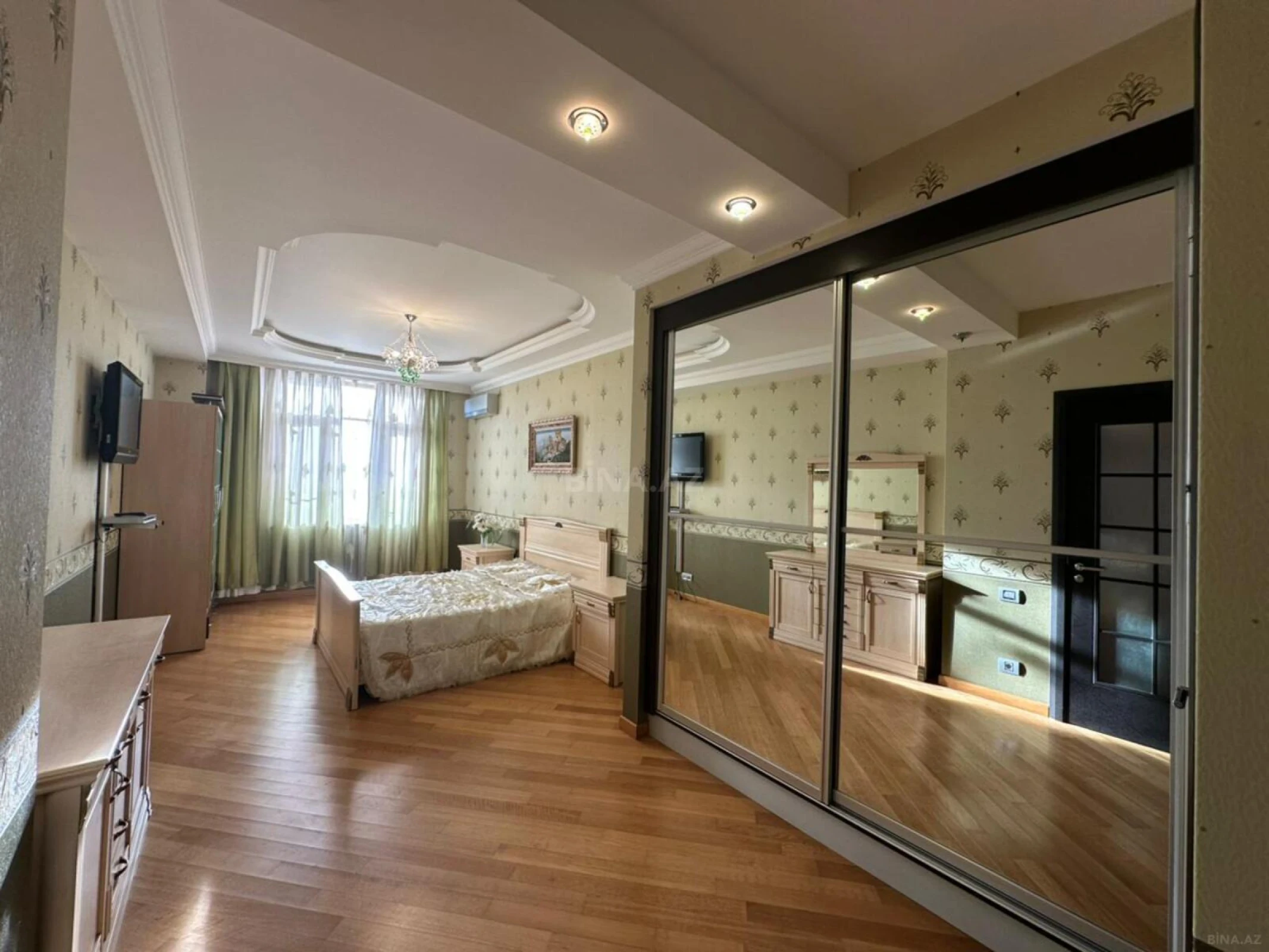 Kirayə verilir 3 otaqlı mənzil 136 m²